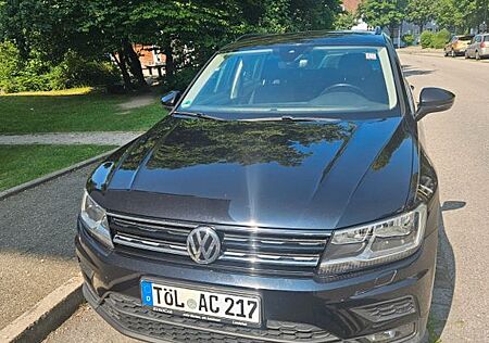 VW Tiguan Volkswagen 2.0 TDI SCR DSG 4MOTION Comfortline C...