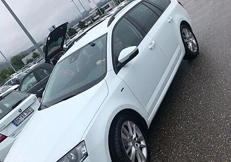 Skoda Octavia 1.6 TDI DSG Joy Combi Joy