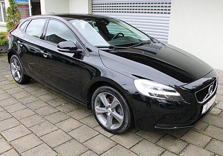 Volvo V40 T2 Momentum  LED Navigation Klimaautomatik P