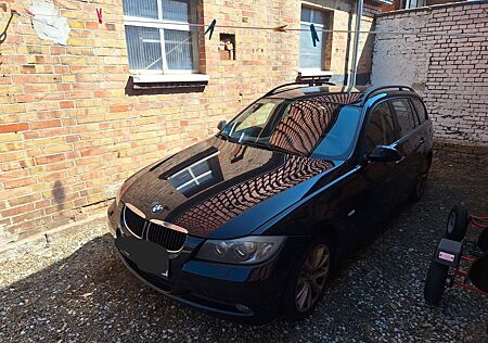 BMW 320d Touring - Bi Xenon - Navi Busi - Volleder