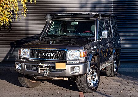 Toyota Land Cruiser LX V8 4.4L SAFARI LIMITED EDITION