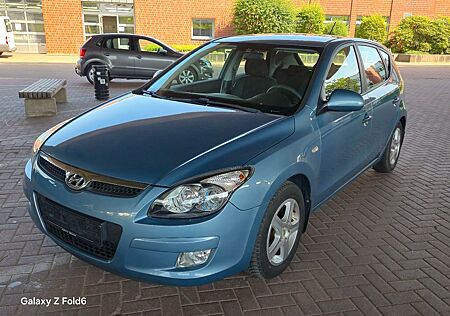 Hyundai i30 blue 1.4 Classic,Klimaanlage