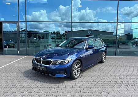 BMW 320d SportLine Autom. LED AHK Navi HUD Pano 17"