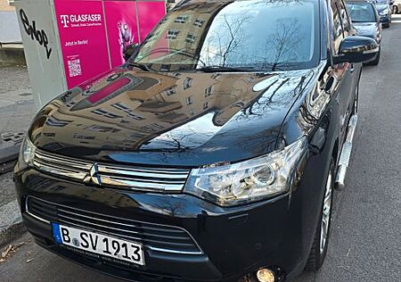 Mitsubishi Plug in Hybrid Outlander Plug-in Hybrid Outlander 2.0 Plug-In Hybrid ...