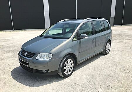 VW Touran Volkswagen 2.0 FSI Highline TOP gepflegt