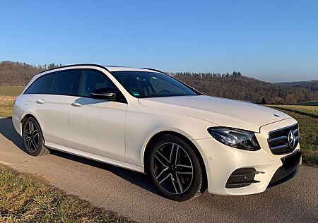Mercedes-Benz E 300 d T Autom. AMG-Pakete, AHK, Schiebedach