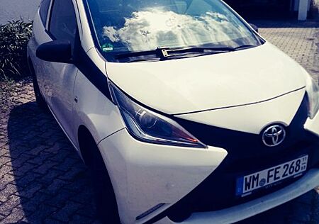 Toyota Aygo (X) Aygo (X) 1,0-l-VVT-i x x