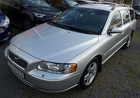 Volvo V70 Kombi D5 AWD Momentum Leder Xenon