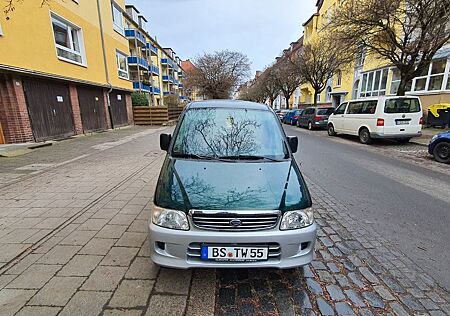 Daihatsu Move 1.0 Plus Plus Navi und Alufelgen