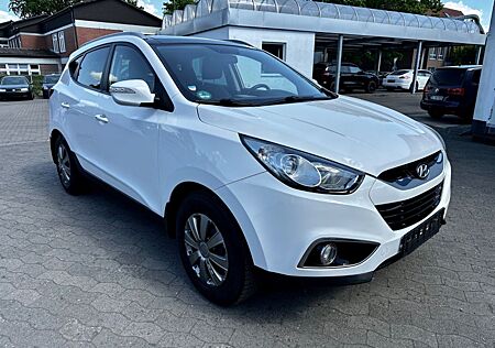 Hyundai ix35 ALLRAD; PANORAMA; KEYLESS; NAVI;AHK 1. Hand