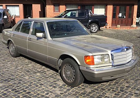 Mercedes-Benz 560 SEL