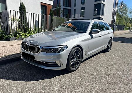 BMW 520d Touring Luxury Line / Pano / SitzKü.