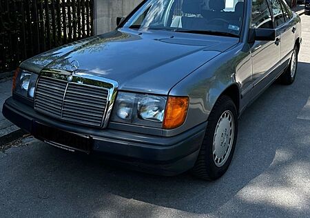 Mercedes-Benz E 260 /W124 | H-Kennzeichen | 1A-Zustand | TÜV N