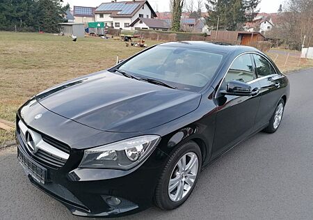Mercedes-Benz CLA 180 - Leder - Schwarz aussen - Schwarz innen