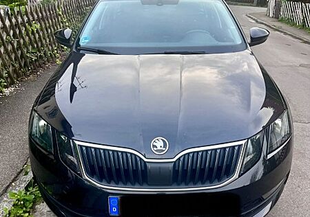 Skoda Octavia 1.6 TDI Schwarz