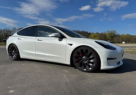 Tesla Model 3 Performance Dual AWD mit KW V3 Fahrwerk