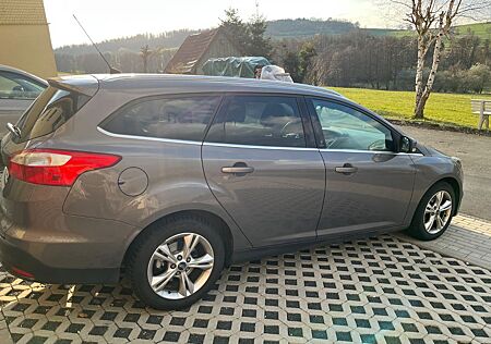 Ford Focus 1,0 EcoB. 92kW Champions Edit. Turnier...
