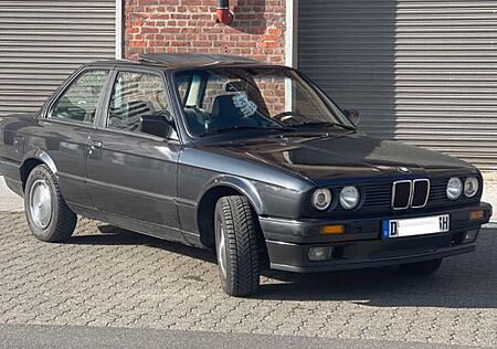 BMW 318i E30