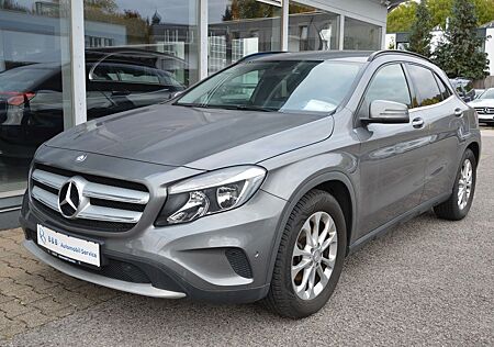 Mercedes-Benz GLA 180 STYLE*PDC*SHZ*TEMPOMAT*AHK*EASY-PACK*CAM
