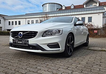 Volvo V60 Momentum R Design