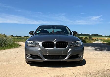 BMW 320i -Limo/LCI/SHZ/XENON/KLIMA/PDC/NAVI/8-Fach