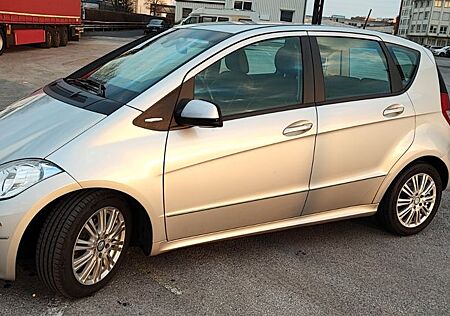 Mercedes-Benz A 180 ELEGANCE Autotronic