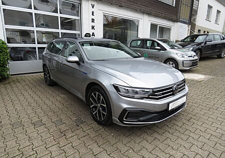 VW Passat Variant Volkswagen GTE / PANORAMA / I-HAND