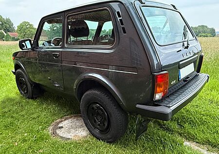 Lada Niva Urban 4x4, Mike Sanders Versiegelung