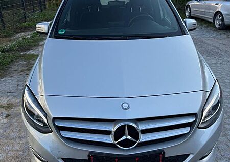 Mercedes-Benz B 180 -