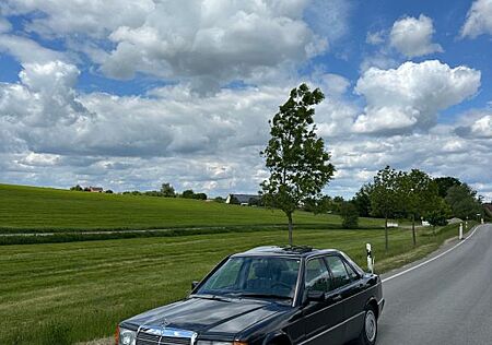 Mercedes-Benz 190 190E 2.0 Benziner TÜV NEU Schiebedach
