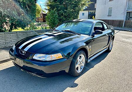 Ford Mustang 3.8 V6 Coupe