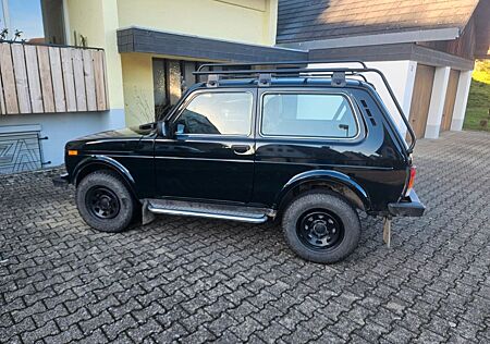 Lada Niva 4x4 mit Zubehör