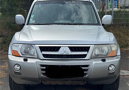 Mitsubishi Pajero 3,2 DI-D Edition 20 7 spitzer