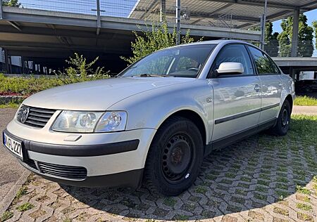 VW Passat Volkswagen 1.8 T Basis
