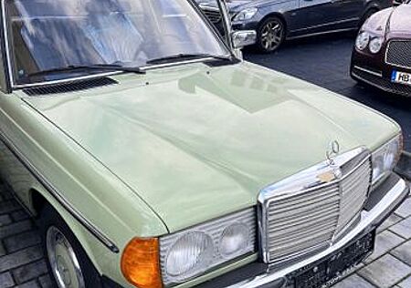 Mercedes-Benz 200