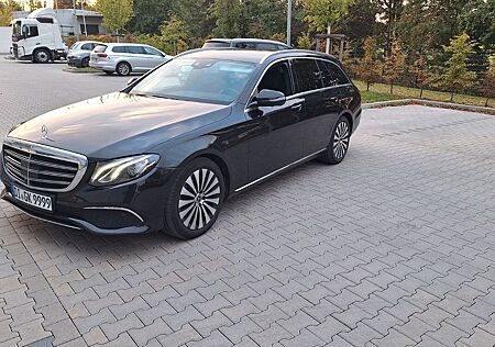 Mercedes-Benz E 220 d T Autom. -