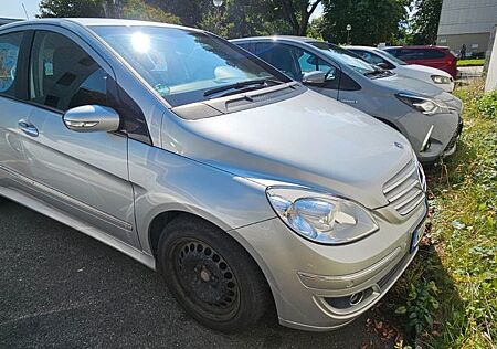 Mercedes-Benz B 200 - Tempomat - Klimaanlage - 8-fach bereift