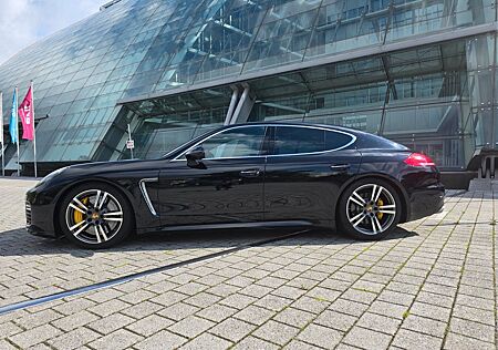 Porsche Panamera Turbo S mit APPROVED bis Juni 2028