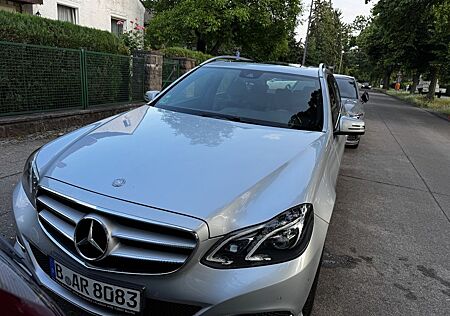 Mercedes-Benz 220 E220
