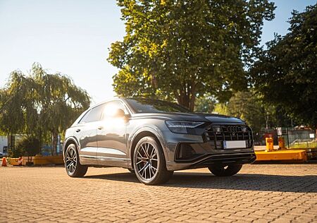 Audi SQ8 AHK+B&O+Matrix+Pano+Headup+Business+Assist..