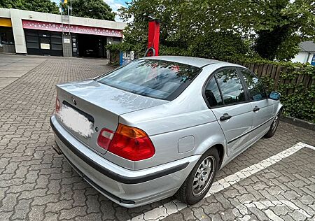 BMW 318i -