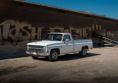 Chevrolet Silverado C10 1/2-ton Pickup