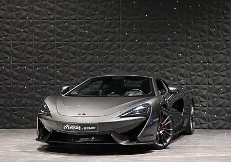 McLaren 570S - B&W - Lift - Carbon - Alcantara