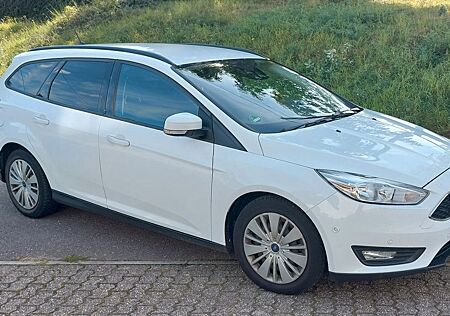 Ford Focus Kombi mit AHK