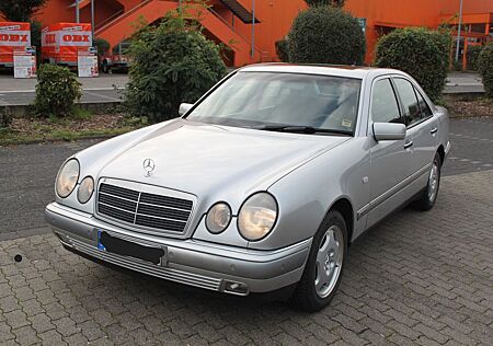 Mercedes-Benz E 240 ELEGANCE Elegance