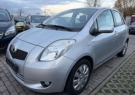 Toyota Yaris 1.3 Benzin nur 87 000 km Klima TÜV da !