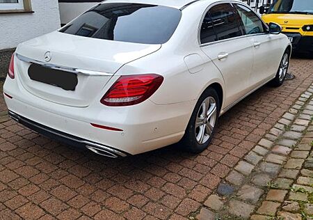 Mercedes-Benz E 200 4MATIC Autom. -