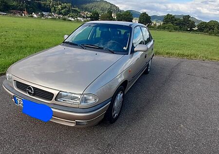 Opel Astra 1.6 -
