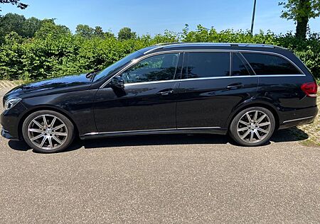 Mercedes-Benz E 200 BlueTEC T -Scheckheft, Garagenfahrzeug