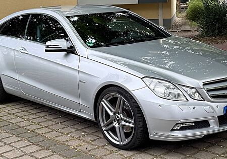 Mercedes-Benz E 250 Coupé CDI BlueEFFICIENCY ELEGANC...